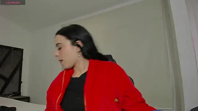 Snapshot of ChannelWhitee_ chatting on January 8, 2026, 10:23 pm ChannelWhitee online show from January 8, 2026, 10:23 pm