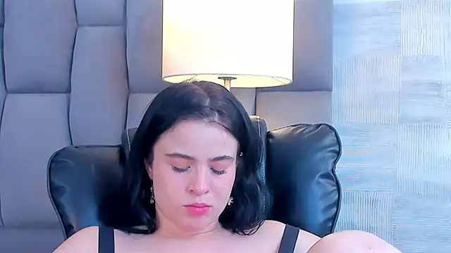 Snapshot of ChannelWhitee_ chatting on January 14, 2026, 9:09 pm ChannelWhitee online show from January 14, 2026, 9:09 pm