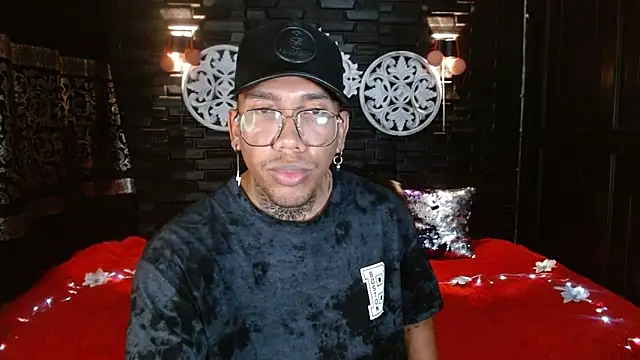 THIAN KNOX online show from December 19, 2025, 5:53 pm