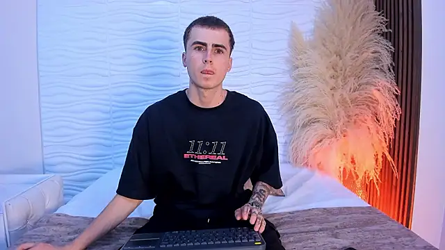 SpaceBoy1 online show from February 15, 2026, 9:00 pm