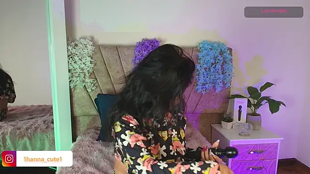 hannaa cute online show from April 28, 2026, 11:04 am