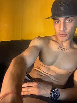 Snapshot of Maicol_xxxx chatting on February 4, 2026, 11:38 am Maicol xxxx online show from February 4, 2026, 11:38 am