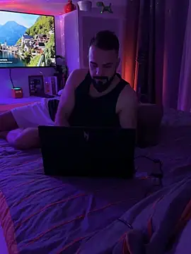 Snapshot of Kiskamalinka89 chatting on February 8, 2026, 12:47 am Kiskamalinka89 online show from February 8, 2026, 12:47 am