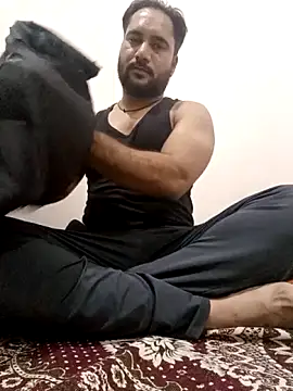 AmitKumar7758 online show from April 16, 2026, 4:52 pm