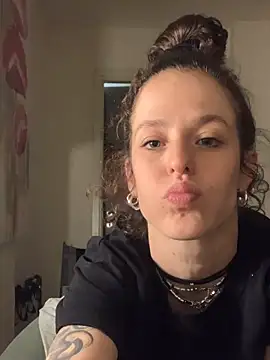 Snapshot of 4lien chatting on March 17, 2026, 5:00 am 4lien online show from March 17, 2026, 5:00 am