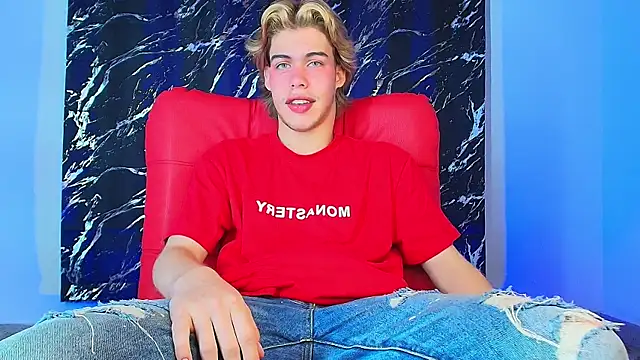 Snapshot of Luciangrey- chatting on January 15, 2026, 3:11 am Luciangrey- online show from January 15, 2026, 3:11 am