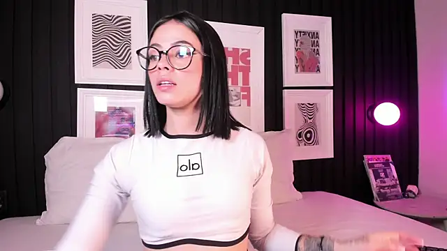 Snapshot of leslie_thompson chatting on January 5, 2026, 7:28 pm leslie thompson online show from January 5, 2026, 7:28 pm