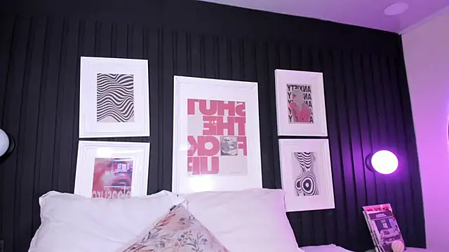 Snapshot of leslie_thompson chatting on January 14, 2026, 7:52 pm leslie thompson online show from January 14, 2026, 7:52 pm