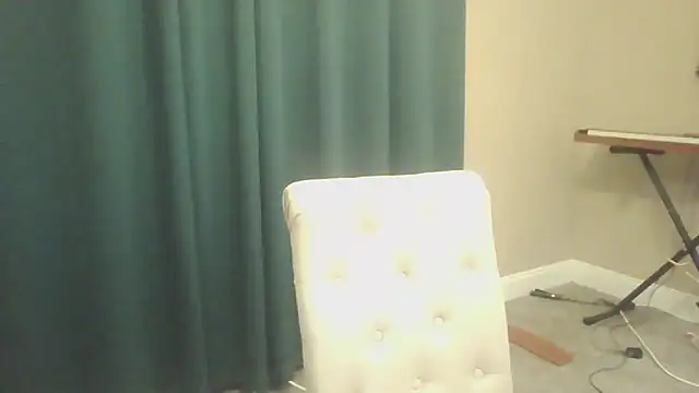 Snapshot of MaliaSkye chatting on December 20, 2025, 4:52 am MaliaSkye online show from December 20, 2025, 4:52 am