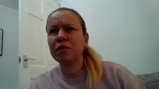 jennyblondeuk online show from January 9, 2026, 8:54 pm