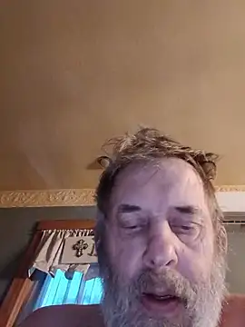 FragrantToe529 online show from May 17, 2026, 11:06 am