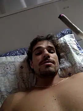 Snapshot of passarodefogo chatting on December 22, 2025, 6:43 am passarodefogo online show from December 22, 2025, 6:43 am