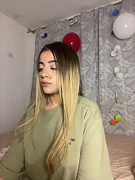 cute emmma online show from February 18, 2026, 11:06 am