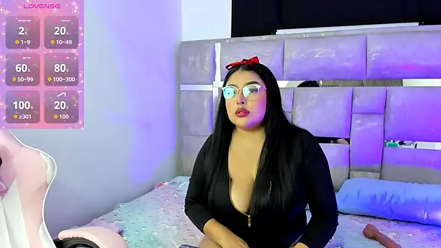 violetLux25 online show from December 21, 2025, 5:20 pm