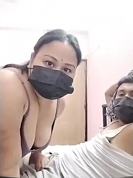 Snapshot of DesiSeductress chatting on February 1, 2026, 3:43 pm DesiSeductress online show from February 1, 2026, 3:43 pm