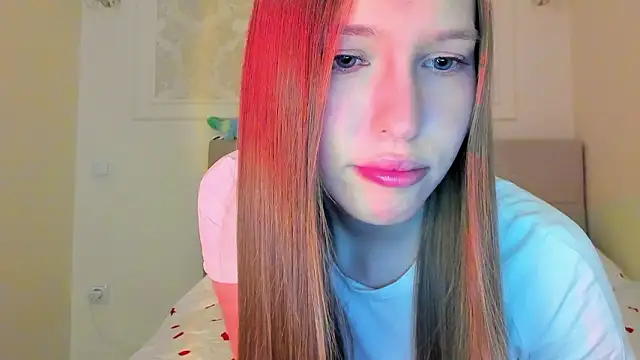 Snapshot of Alllura chatting on February 4, 2026, 10:04 pm Alllura online show from February 4, 2026, 10:04 pm