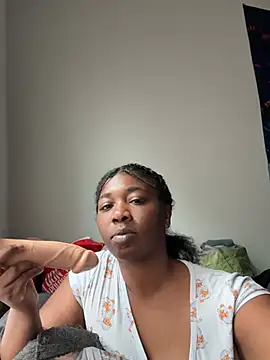 Snapshot of Ghoulsnooze_19 chatting on August 6, 2026, 12:40 pm Ghoulsnooze 19 online show from August 6, 2026, 12:40 pm