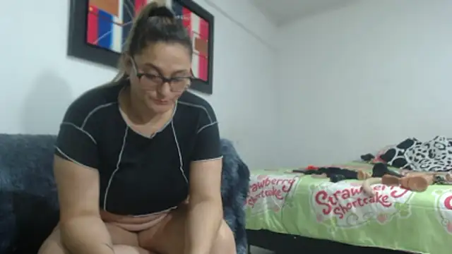 Snapshot of pareja_latina1483 chatting on March 7, 2026, 1:57 am pareja latina1483 online show from March 7, 2026, 1:57 am