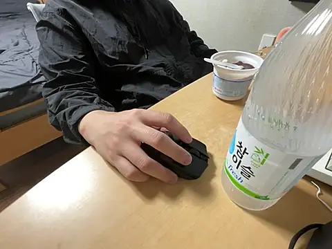 koreanbottom03 online show from January 11, 2026, 10:42 am