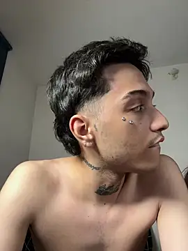 Snapshot of itselladoll chatting on February 7, 2026, 6:28 am itselladoll online show from February 7, 2026, 6:28 am