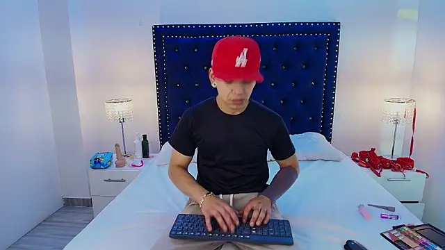 Jaden and sofia online show from May 9, 2026, 3:23 am