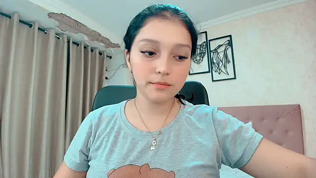 Snapshot of littlemolly_walcott chatting on April 14, 2026, 12:27 am littlemolly walcott online show from April 14, 2026, 12:27 am