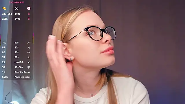 Snapshot of Icehoneybyte chatting on February 8, 2026, 7:01 am Icehoneybyte online show from February 8, 2026, 7:01 am