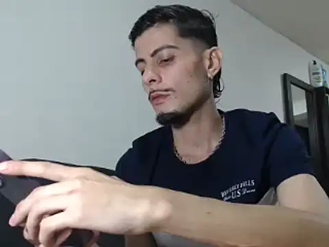 Snapshot of levconnor chatting on March 1, 2026, 3:19 am levconnor online show from March 1, 2026, 3:19 am