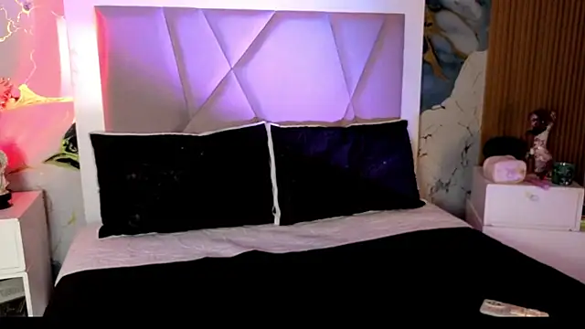 Snapshot of Sienna_Desiree chatting on April 4, 2026, 2:25 pm Sienna Desiree online show from April 4, 2026, 2:25 pm