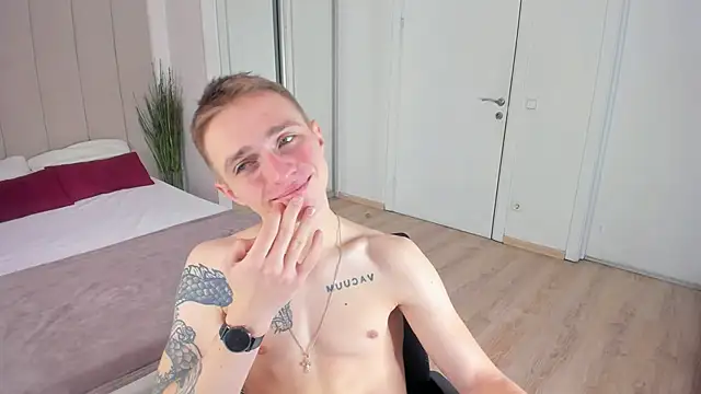 Snapshot of LEO__MILLER chatting on January 5, 2026, 7:06 pm LEO MILLER online show from January 5, 2026, 7:06 pm