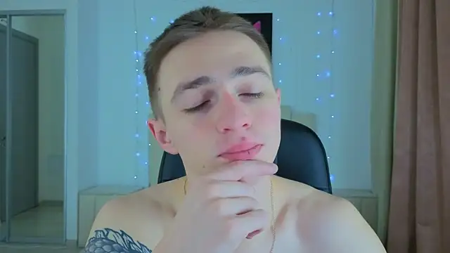 Snapshot of LEO__MILLER chatting on January 7, 2026, 5:48 pm LEO MILLER online show from January 7, 2026, 5:48 pm