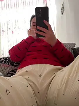 Snapshot of Faded_pink chatting on January 18, 2026, 6:28 am Faded pink online show from January 18, 2026, 6:28 am