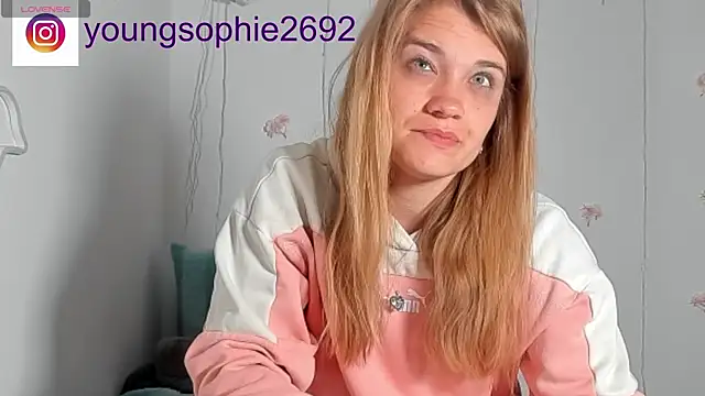 Snapshot of YoungSophie chatting on April 26, 2026, 8:34 am YoungSophie online show from April 26, 2026, 8:34 am