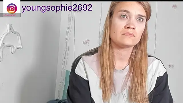 Snapshot of YoungSophie chatting on May 15, 2026, 4:58 pm YoungSophie online show from May 15, 2026, 4:58 pm
