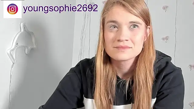 Snapshot of YoungSophie chatting on May 19, 2026, 3:07 pm YoungSophie online show from May 19, 2026, 3:07 pm