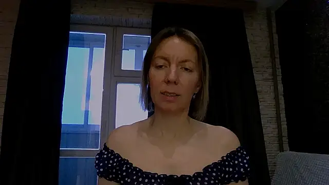Amanda Luxe online show from February 11, 2026, 3:11 am