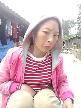 Snapshot of muamua99 chatting on January 11, 2026, 5:12 am muamua99 online show from January 11, 2026, 5:12 am