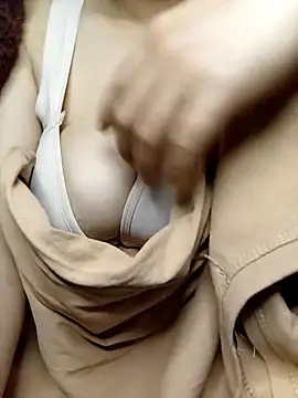 Snapshot of Merrylinh chatting on February 13, 2026, 4:14 pm Merrylinh online show from February 13, 2026, 4:14 pm