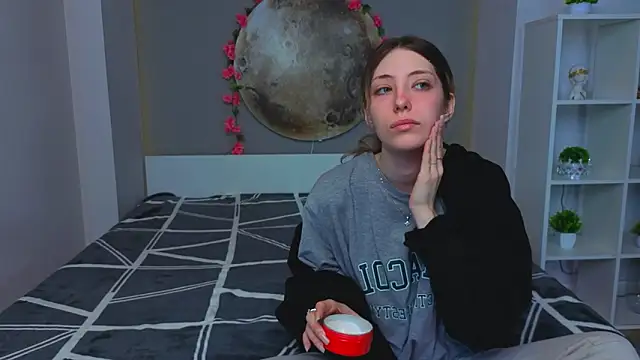 Snapshot of BrianneMallory chatting on February 25, 2026, 7:18 am BrianneMallory online show from February 25, 2026, 7:18 am