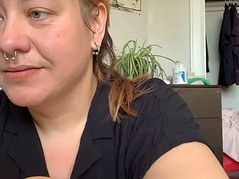 NymphoBuzi online show from February 4, 2026, 8:25 pm