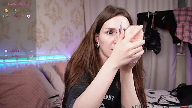 Snapshot of Alice_Goth chatting on January 19, 2026, 3:43 am Alice Goth online show from January 19, 2026, 3:43 am