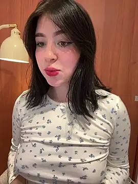 evelynrosess1 online show from June 25, 2026, 11:20 pm