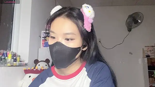 Snapshot of Tieu-May chatting on April 18, 2026, 8:18 am Tieu-May online show from April 18, 2026, 8:18 am