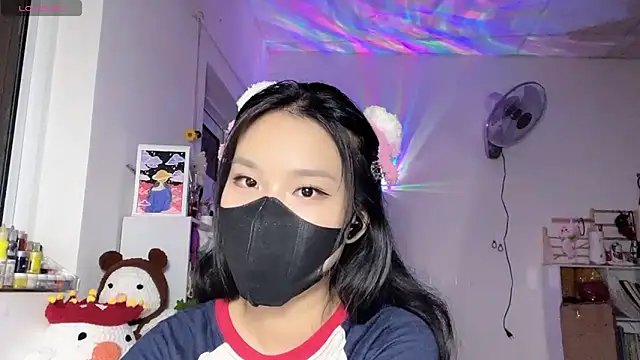 Snapshot of Tieu-May chatting on April 19, 2026, 9:17 pm Tieu-May online show from April 19, 2026, 9:17 pm