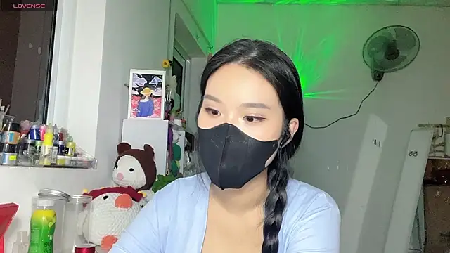 Snapshot of Tieu-May chatting on April 23, 2026, 8:44 pm Tieu-May online show from April 23, 2026, 8:44 pm
