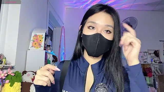 Snapshot of Tieu-May chatting on May 10, 2026, 12:10 pm Tieu-May online show from May 10, 2026, 12:10 pm
