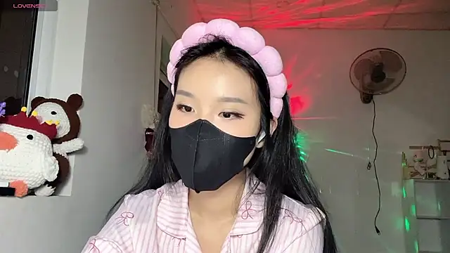Snapshot of Tieu-May chatting on May 12, 2026, 9:12 pm Tieu-May online show from May 12, 2026, 9:12 pm