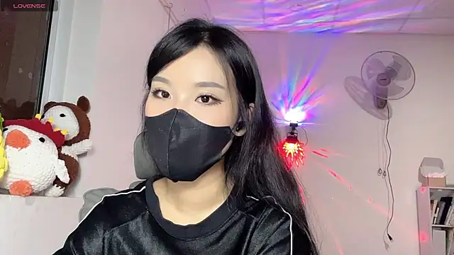 Snapshot of Tieu-May chatting on May 15, 2026, 9:22 pm Tieu-May online show from May 15, 2026, 9:22 pm