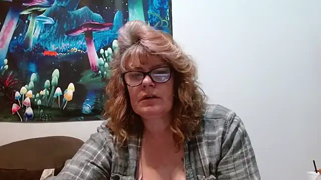 Snapshot of ladylavende3 chatting on February 15, 2026, 6:43 am ladylavende3 online show from February 15, 2026, 6:43 am