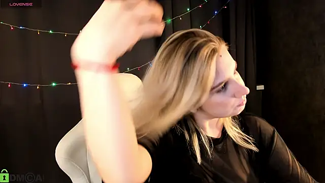 Snapshot of SoftLana chatting on January 8, 2026, 4:04 am SoftLana online show from January 8, 2026, 4:04 am